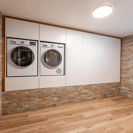 בית נופש Tina *