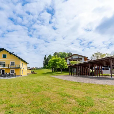 Semesterbostad Tina *