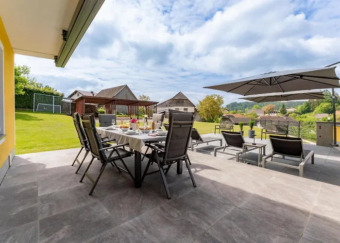 Semesterbostad Tina *