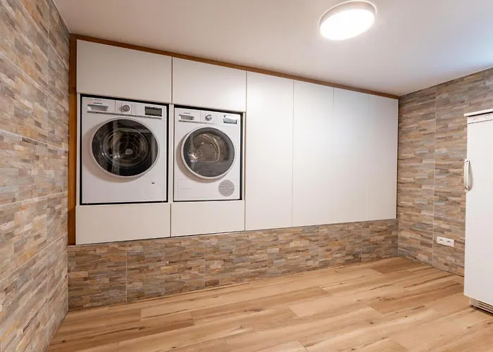 Semesterbostad Tina *